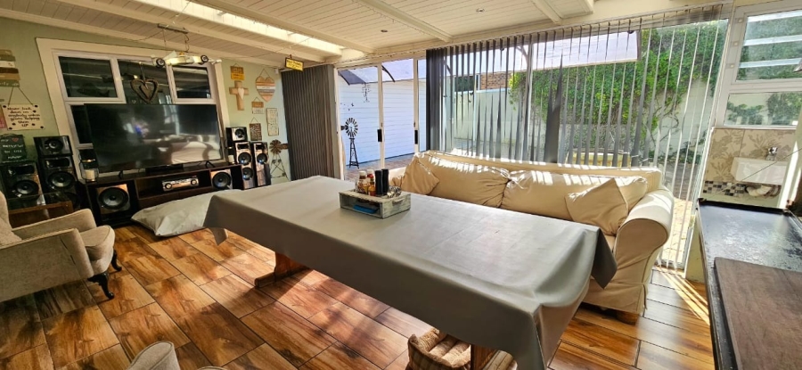 5 Bedroom Property for Sale in Kleinbaai Western Cape
